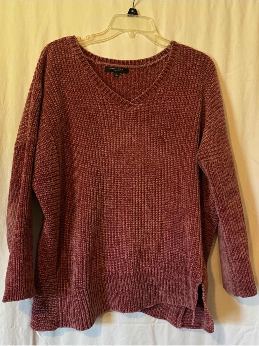 Romeo & Juliet Couture Chenille V-Neck Sweater - Mauve - Size Large